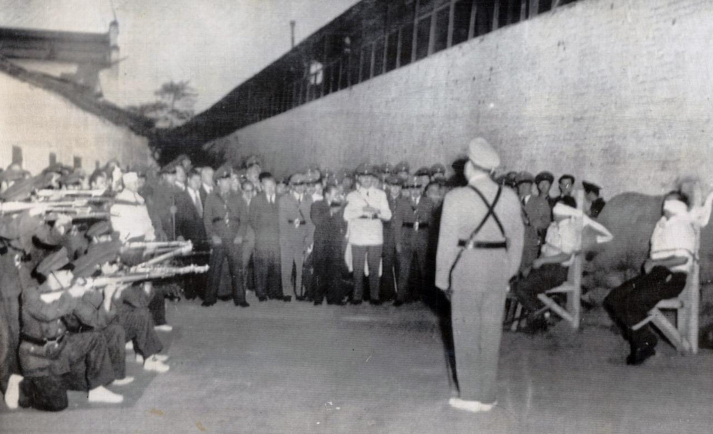 Pelotón de fusilamiento, Santiago de Chile, 1955.
Firing squad, Santiago de Chile, 1955.
Marcelo Montecino Collection.
