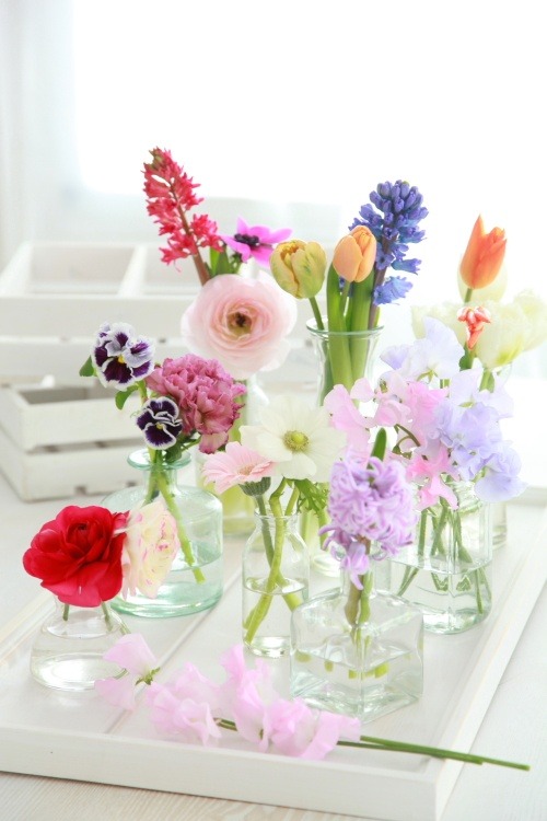 21 Fresh Cut Spring Flower Arrangments and Bouquets - A Trendy Blog for Moms - Mom Blogger