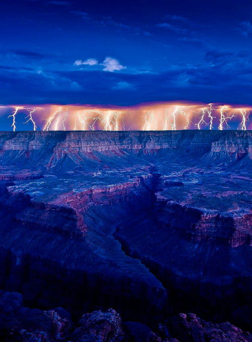 coiour-my-world: “Lightning at the Grand Canyon. Photograph by Dan Ransom ”