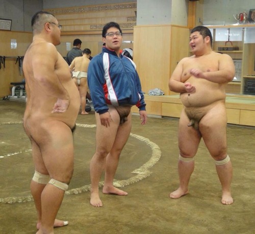 Naked Sumo Girl