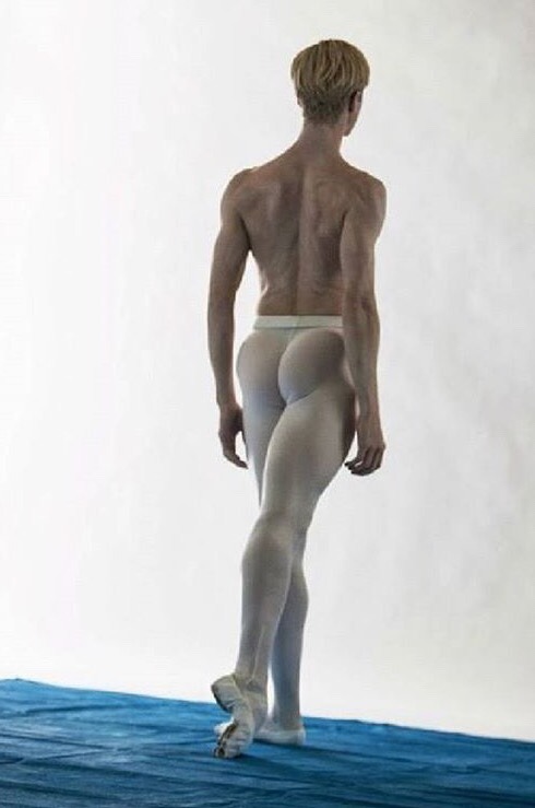 male-ballet: “Monday Ballet, can’t turn ur back on it. ”