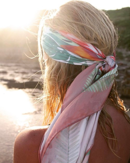 gypsealife:
“ ohkiistudio:
“Summer days not far away! 🌞The “Under lock and key” scarf catching some afternoon sun
📸 by @edfresh (at Sydney, Australia)
”
gypsealife
”