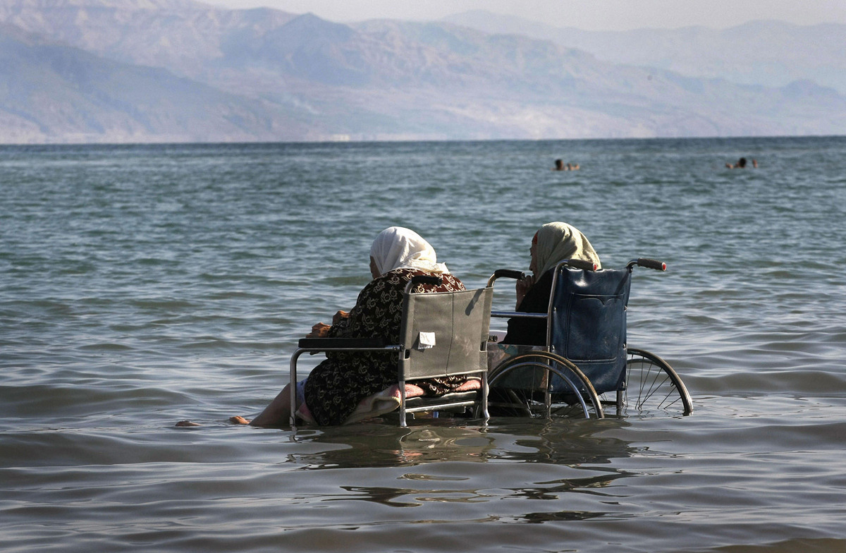 killing-the-prophet:
“Elderly Palestinian women sit in wheelchairs as they enjoy the waters of the northern part of the Dead Sea, in the West Bank, on October 2, 2008.
Menahem Kahana
”