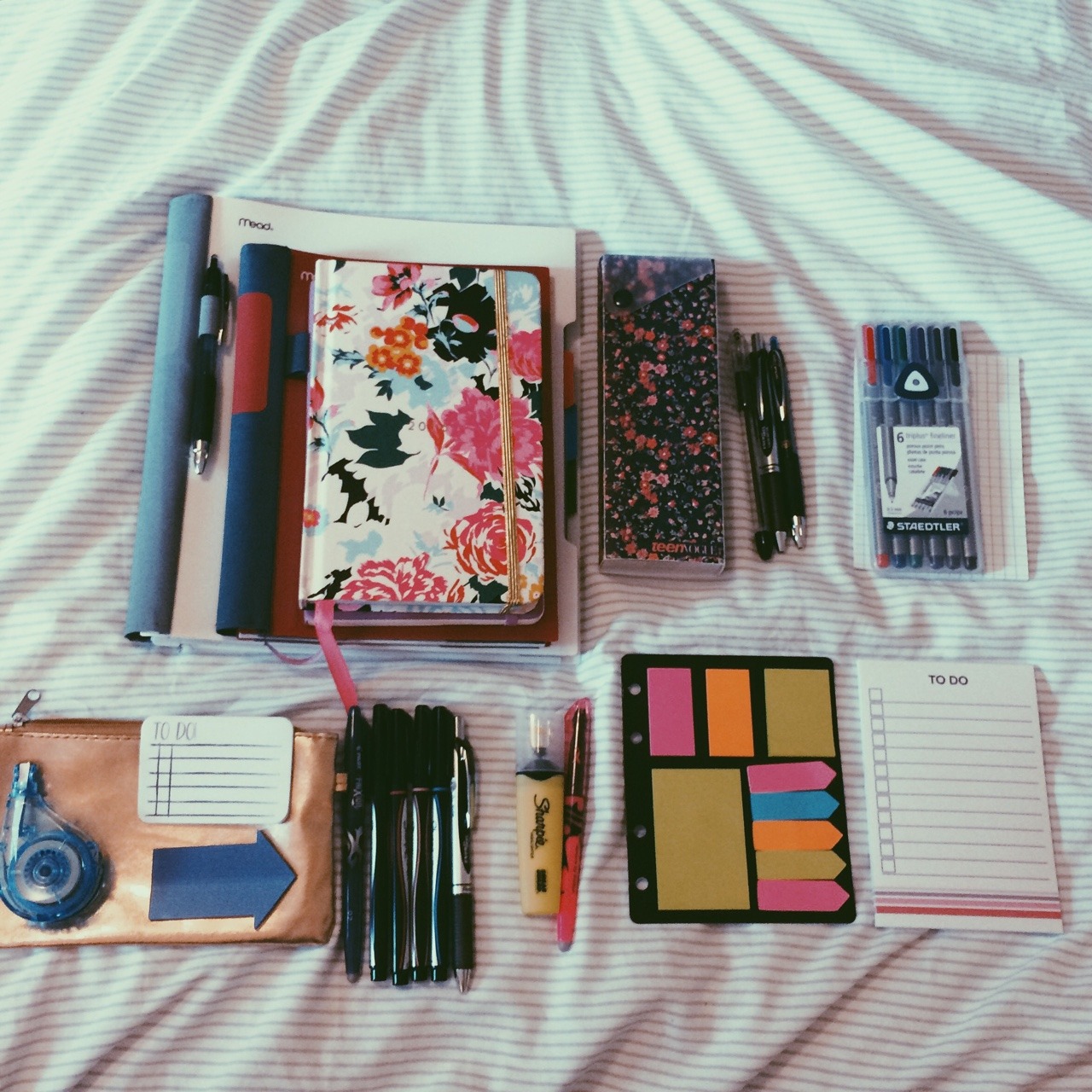 whats in my (book)bag // My semester starts on... - studyspo