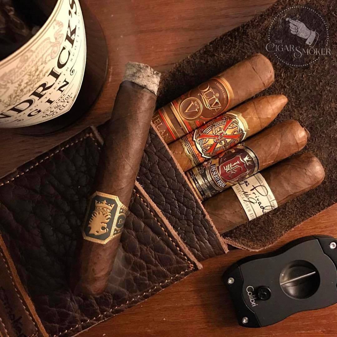 Legendary Saxon American Bison Leather Cigar Carrier. 🔥💨 Love these pics! #madeinusa #veteranmade #originaldesign #ruggedluxury Repost from @thecigarsmoker Don’t know yet how to continue the Thursday evening 🤔 I’ve started with an #undercrown...