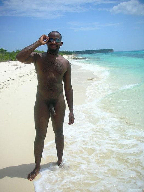 alanh-me:
“ cnbseen:
“On a white sand beach.
”
Follow all things gay, naturist and “ eye catching ” ”