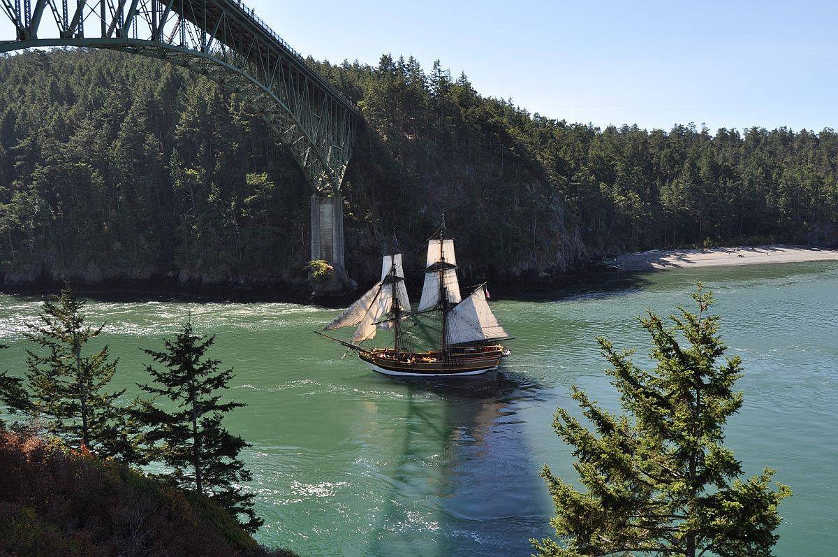 Lady Washington sailing beneath the Deception Pass Bridge [x]