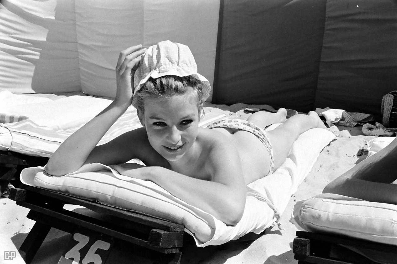 gentlemanlosergentlemanjunkie:
“Loomis Dean, Annette Vadim sunbathing on beach at St. Tropez, 1959.
”