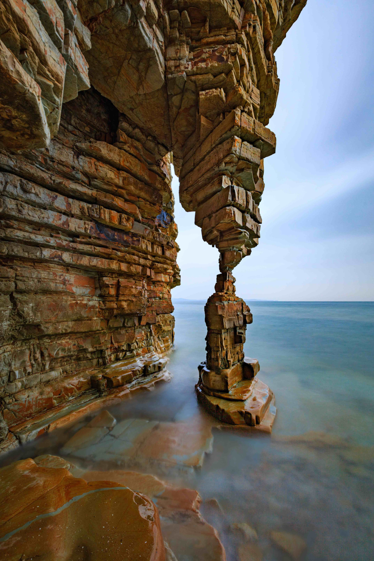 theencompassingworld:
“ Table Leg Rock, Dalian, China
More of our amazing world
”