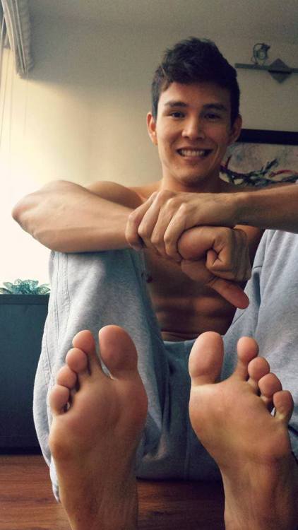 tfootielover: “ tfusajoe2: “Normally I don’t reblog photos, but this is pretty amazing ” his feet are beautiful ”