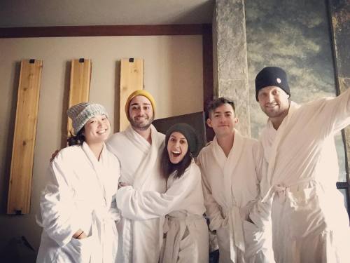 kevinmchale-news:
““kevinmchale Snowed in? Grab a robe, grab some friends and get in a hot tub in a blizzard. ❄️ ❄️ ❄️
” ”