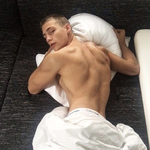 hotbloodedmen:
“Hot enough for your screen? Follow HotBloodedMen for more! http://hotbloodedmen.tumblr.com DM me anything!
”
For more hot action follow: Aaron Carter’s BEST GAY BOYS BLOG
#Teens, #Twinks #Cock #Gay and more!
=====>>>...