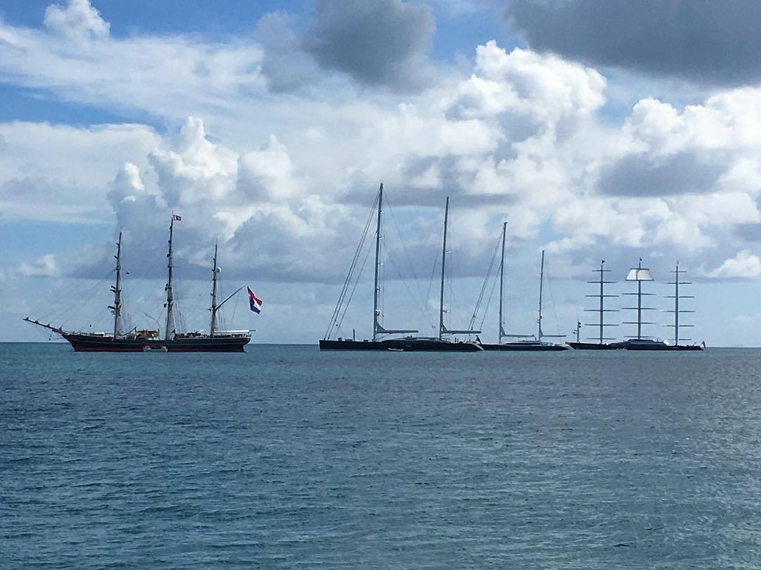 instartist:
“OldNNew #big #sailboats #sintmaarten #simpsonbay #island #sea by @jpcyr
”