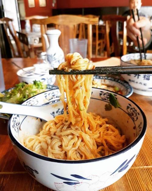 twohungrypiglets:
“ Ottawa’s best Dan Dan Noodles. Hand pulled noodles with an amazing sauce. Dare you to find me better. 😋😍❤
.
.
.
#food #foodporn #Ottawa #delicious #yummy #tasty #huffposttaste #buzzfood #fbcigers #eater #foodgasm #nomnomnom...