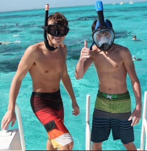 uwexplorer: “the time that we spend with our buddies exploring the reef can be the best times of our trip. even when our buddies have a contraption that says “look at how dorky I can be” The full face snorkeling mask works great, it just needs to...