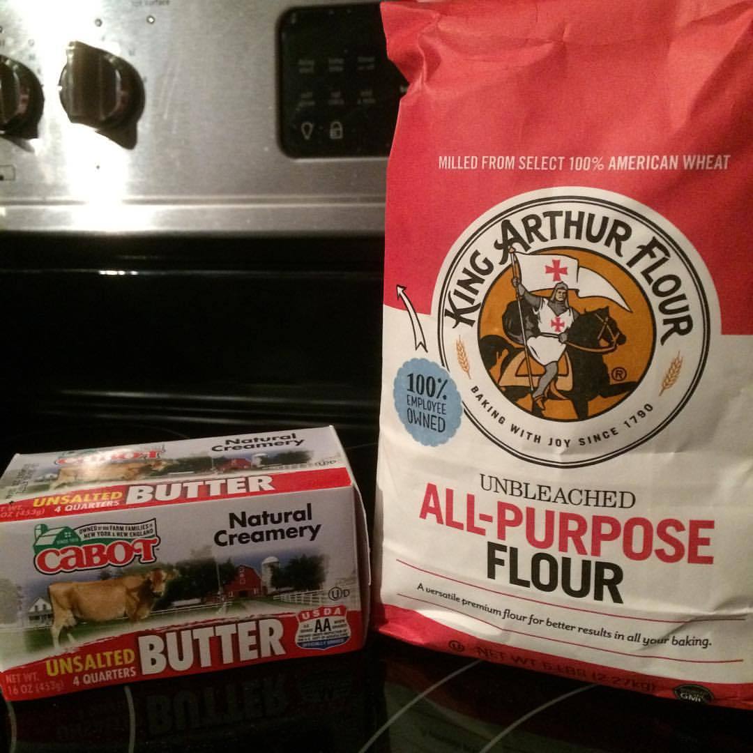 Thank you @cabotcheese and @kingarthurflour for helping me make the most tender pie crust for #PiePartyICE! This stuff is the 💣