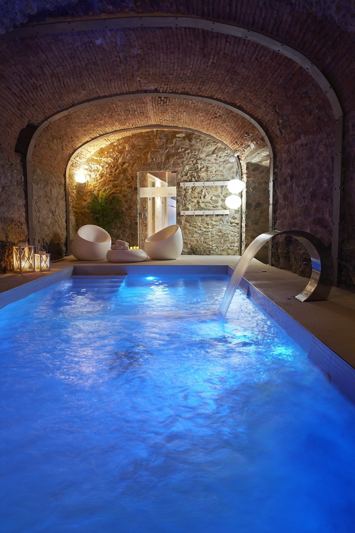 24 Hotels With Spectacular Indoor Pools | Luxury ...