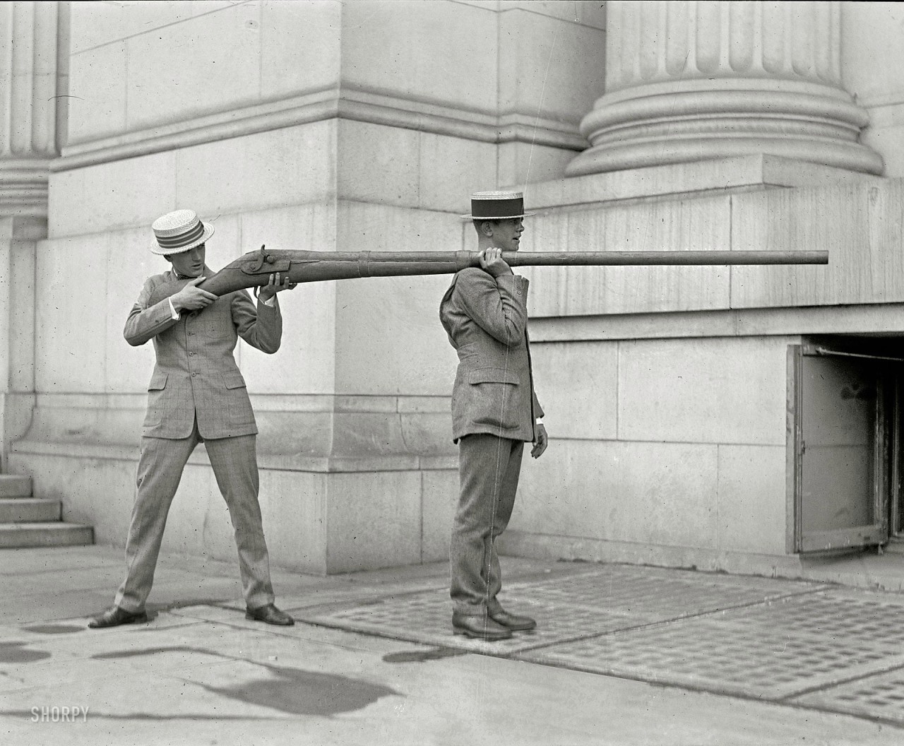 woodmeat:
“ dequalized:
“This is a “Punt Gun”, formerly used for duck hunting and had the potential to kill 50 birds at once. It was banned in the late 1860’s. Photo taken in Washington DC, July 1923.
”
They got that from acme or some shit...