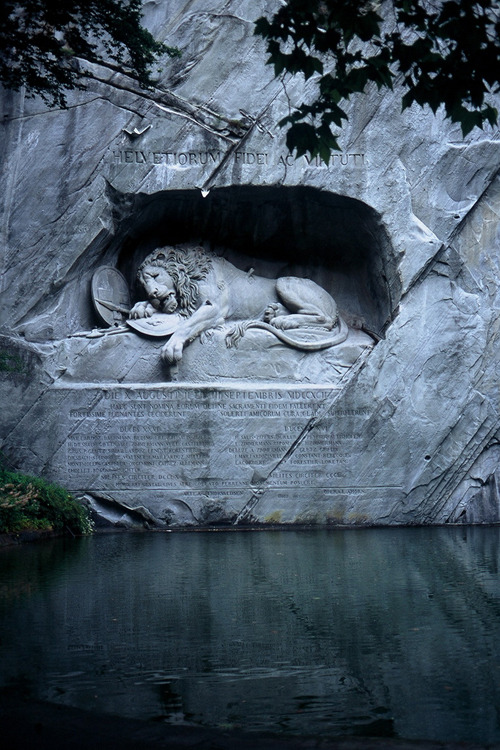 aegeane:
“invocado:
“ Lion Monument, Lucerne, Switzerland | by “nathanwebster” ”
The Lion Monument (German: Löwendenkmal), or the Lion of Lucerne, is a rock relief in Lucerne, Switzerland, designed by Bertel Thorvaldsen and hewn in 1820–21 by Lukas...