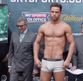 davidmuhn:Sexy Boxer in his underwear showing bulge and body... - Bonjour Messieurs