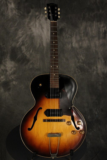 chillypepperhothothot:
“Gibson Guitars :: 1957 Gb ES-125 D w/2 pickups:www.electricguitardiscount.com by electricguitardiscount on Flickr.
”