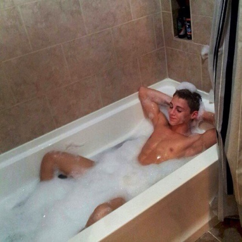 tightspeedoboy: “Bath Time ”