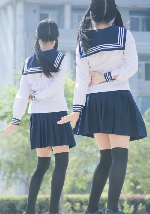 Asian schoolgirl squirting