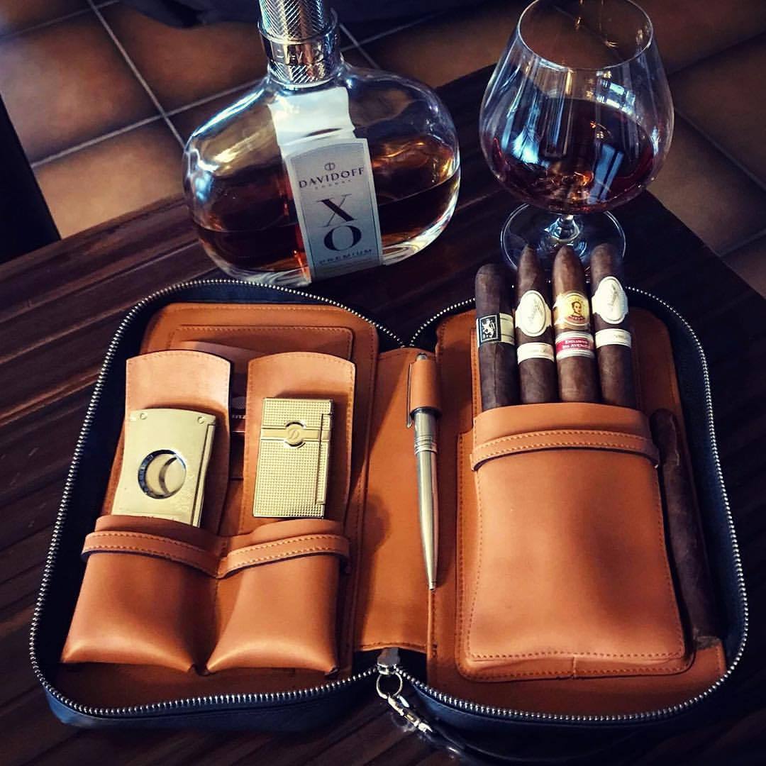 When your costomers are coming back with photos .. :)
⚜️ http://imperialibrands.com/ ⚜️
____________________
#imperialicase #imperialibrands #perfection #davidoff #stdupont #stdupontaccesoiries #davidoffcigars #bucharest #handmade #romanian...