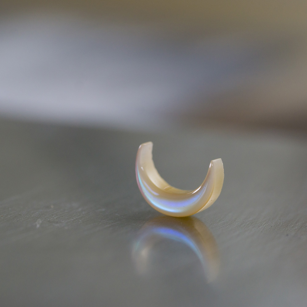 オーダーメイドジュエリー 指輪の制作風景 月形の夜光貝