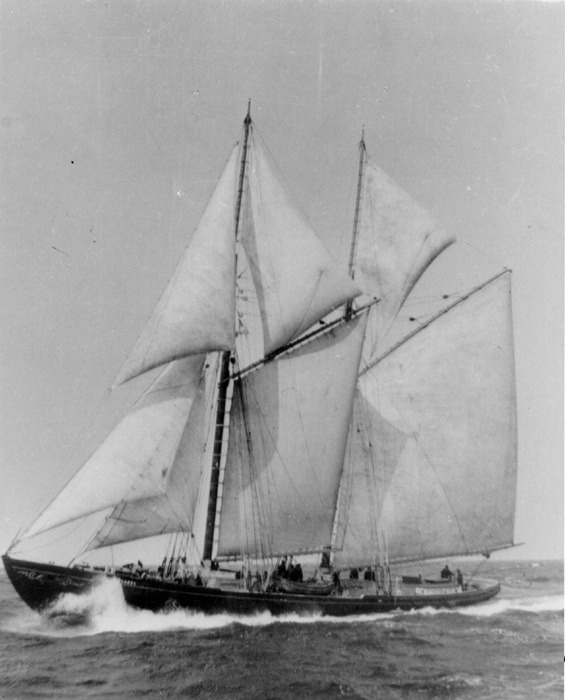 lazyjacks:
“Marguerite B. Tanner(?) at sea
Capt. Harry Stone Collection
Memorial University of Newfoundland, Maritime History Archive
PF-055.2-I52
”