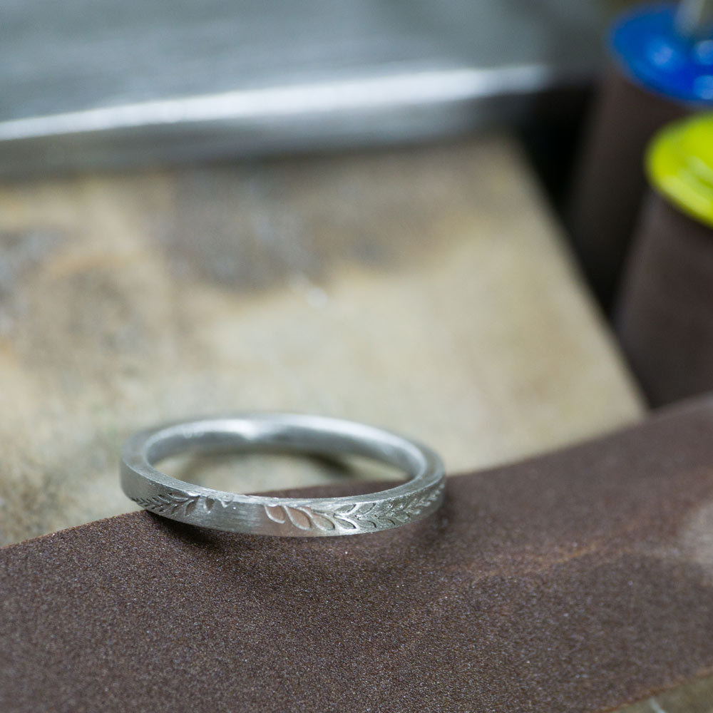 オーダーメイドリングの制作風景　プラチナリング　シダ模様　屋久島で作る結婚指輪