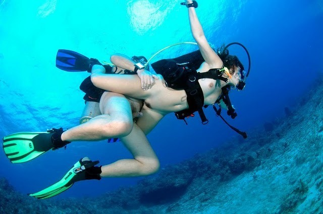 nude scuba girl diving Naked