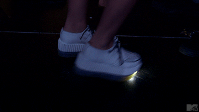 Résultat de recherche d'images pour "gif tumblr shoes light"