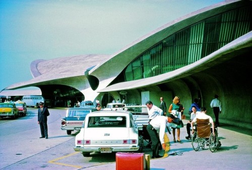 Vintage Airport 18