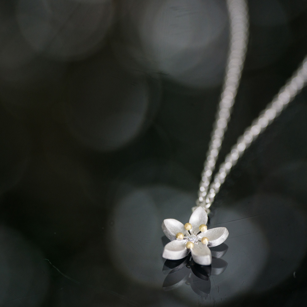 お花のネックレス　シルバー、ゴールド、ダイヤモンド　屋久島の花　オーダーメイドジュエリー