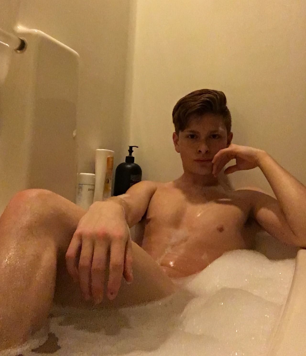 eternal-twink: “Bubble Bath Bitch ”