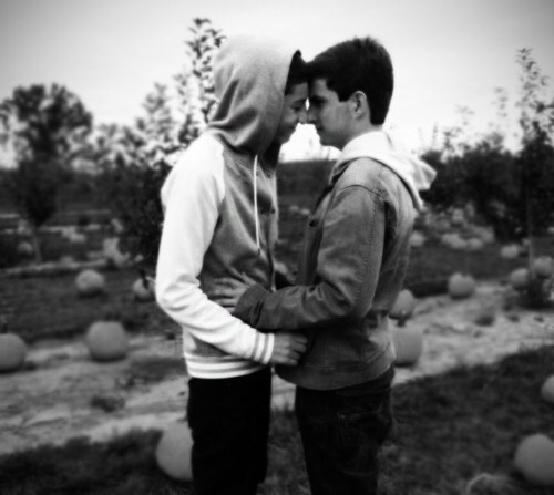 Gay Couples Kissing 105
