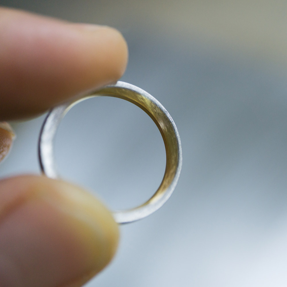 マリッジリングの制作風景　屋久島の月モチーフ　プラチナ、ゴールド　屋久島でつくる結婚指輪