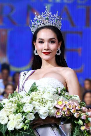 Jiratchaya Sirimongkolnawin, coronada Miss International Queen Tumblr_omr6yu5iqp1ttv0wmo1_400