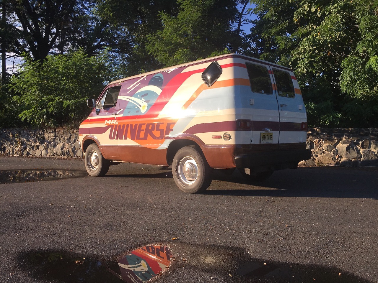 cosplaymutt: “ As promised, here are the pictures of the van now that the graphics are done! Still needs a tone of work mechanically and on the interior, but aside from wheels and a few other tiny...