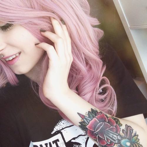 Resultado de imagen para girl pink hair tumblr