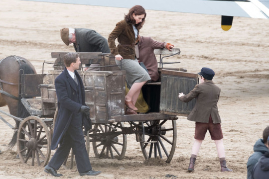 The Guernsey Literary & Potato Peel Pie Society de Mike Newell - Page 2 Tumblr_op56uk26031um6vqso1_540