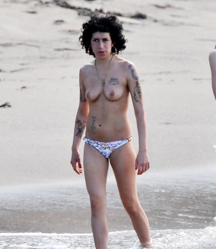 Amy Winehouse Naked 32