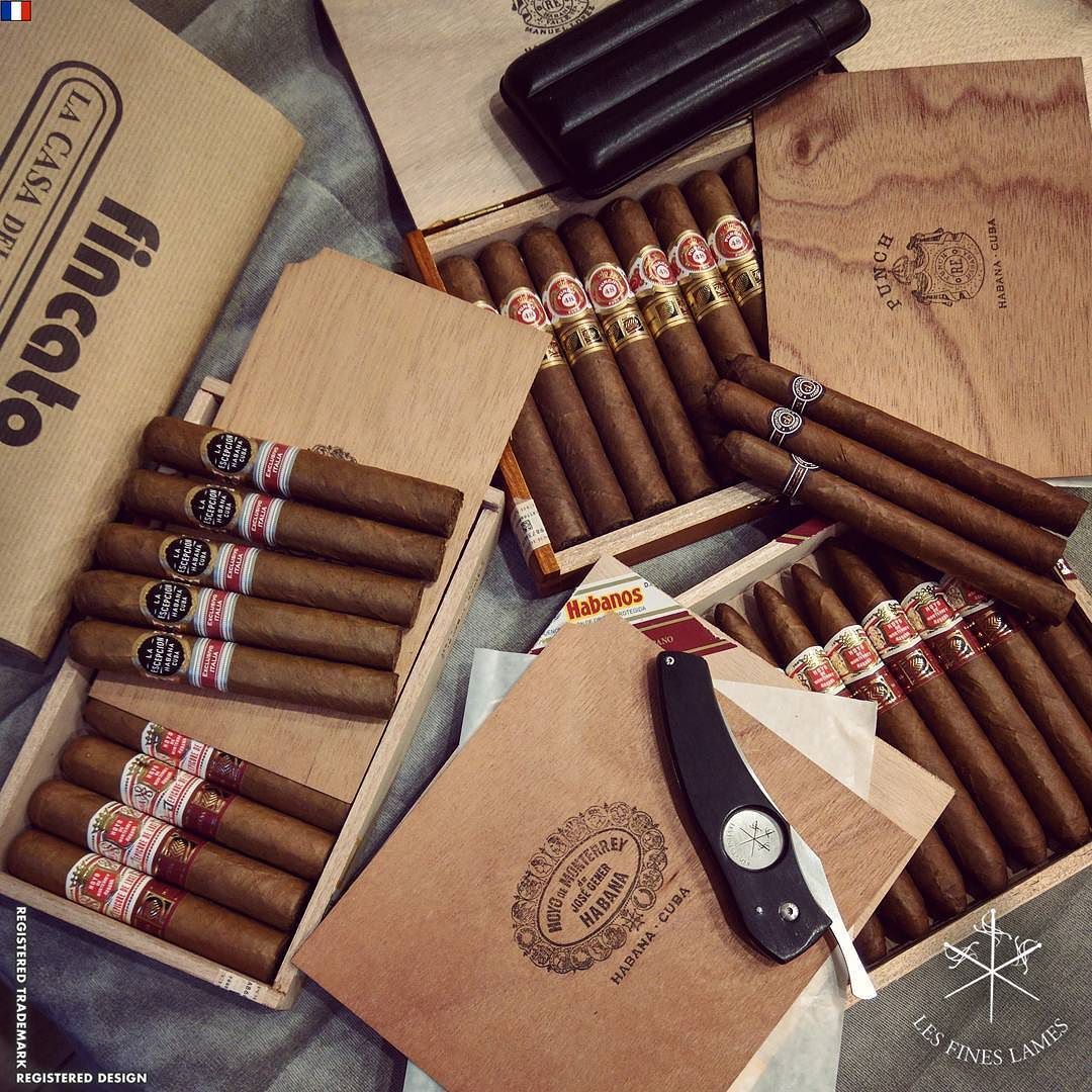 Boom! Loot of the day at @fincato.lacasadelhabano 💨💣💨💣😁
You will find our products soon there. Reservations available! 👍👍 http://ift.tt/2r6CvaQ | info on the knife : http://ift.tt/1J1EGDu