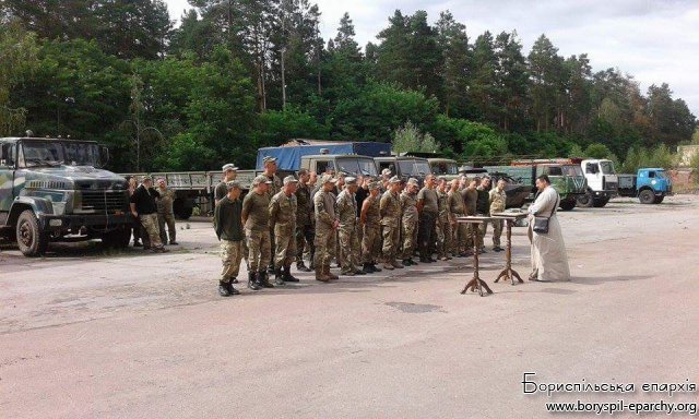 Священники УПЦ передали гуманитарную помощь военнослужащим батальона морской пехоты
