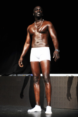 Akon Gay 22