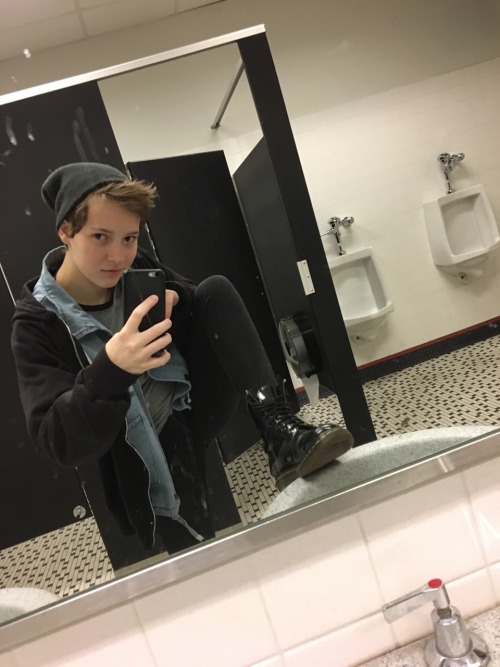 Bathroom Selfies On Tumblr