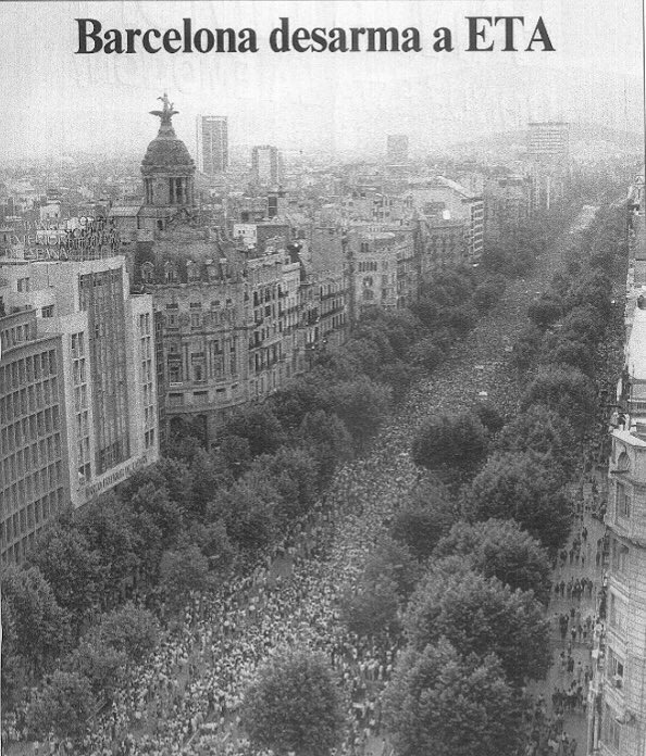 ‪Ayer, multitudinaria manifestación (750.000 participantes) en Barcelona para condenar el atentado de Hipercor. #m230687‬