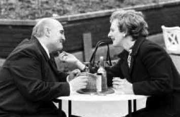 ‪Buena sintonía entre Gorbachev y Thatcher en su visita a Moscú; euromisiles y distensión Este-Oeste sobre la mesa #m310387‬