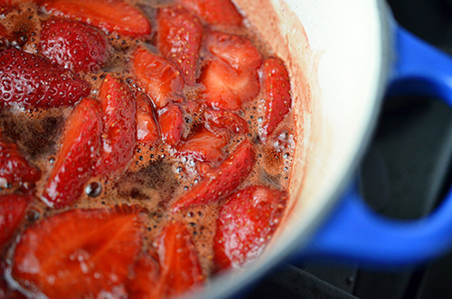 Simmering the compote mixture in a pot.